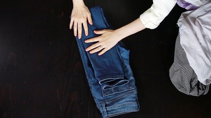 Как хранить джинсы в шкафу