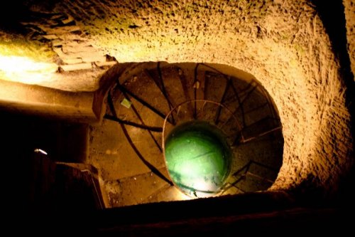 Топ-25 жутких фотографий парижских катакомб, самого крупного в мире некрополя