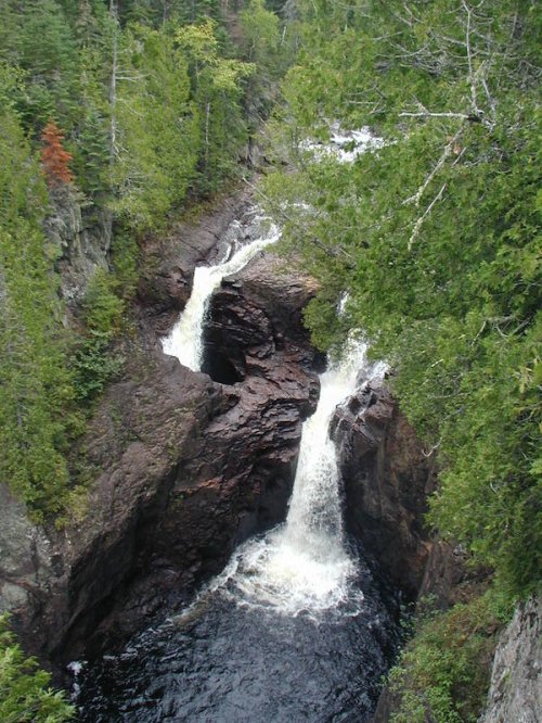 Топ-10: Самые необычные и удивительные водопады на планете
