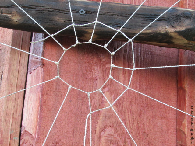 Плетём паутину для декорирования детской площадки, фото № 8