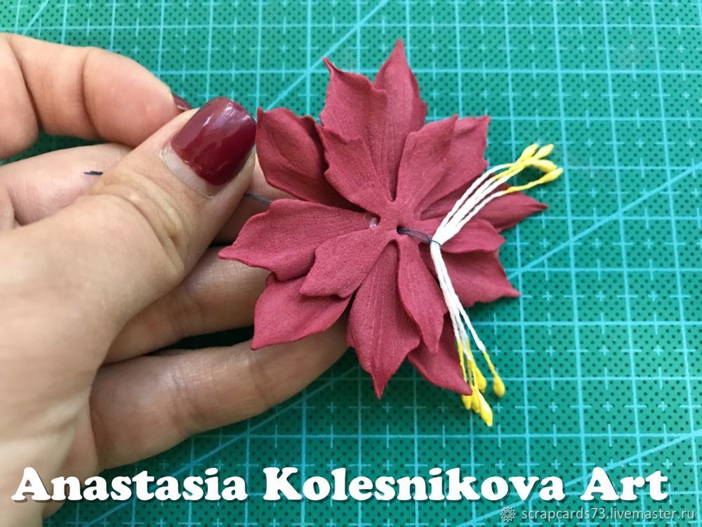 Создаем цветок пуансеттии из фоамирана. «Рождественская звезда» своими руками, фото № 10