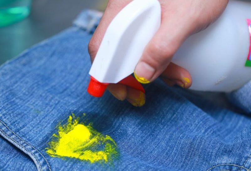 Как вывести краску с джинсов