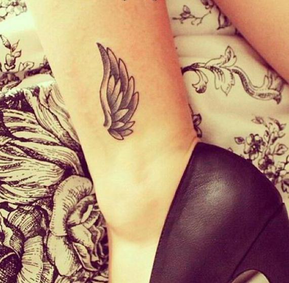 татуировки для девушек на ноге маленькие