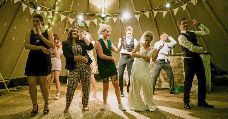 Свадебный сценарий на фарфоровую свадьбу - танец гостей