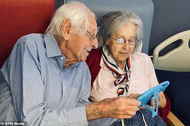 The couple, who married 61 years ago, supported each other during their stay in the hospital