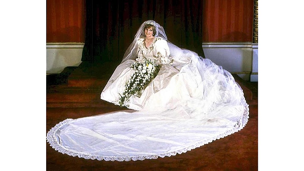 Диана в свадебном платье