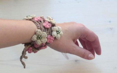 Вязаное украшение цветочный шнурок