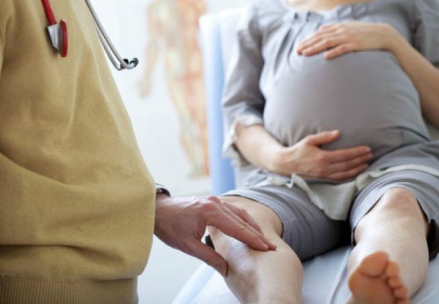 Если во время беременности болят ноги, нужно рассказать об этом доктору
