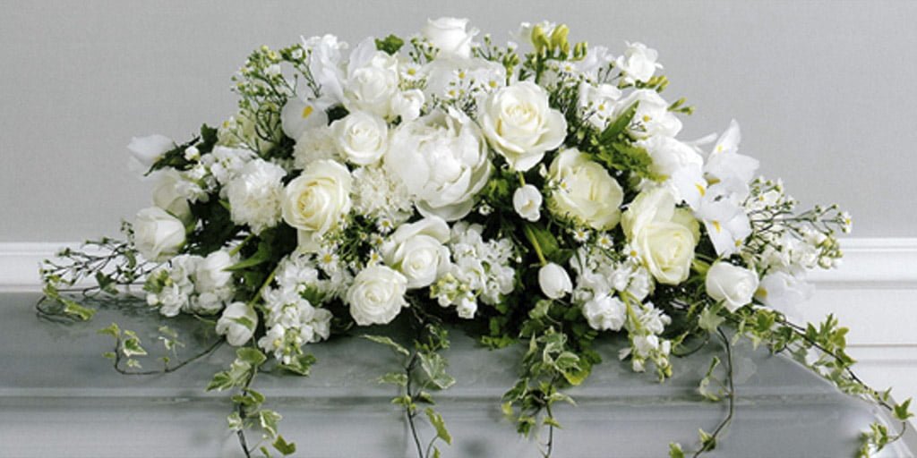 ритуальные цветы: какие цветы приносят на похороны