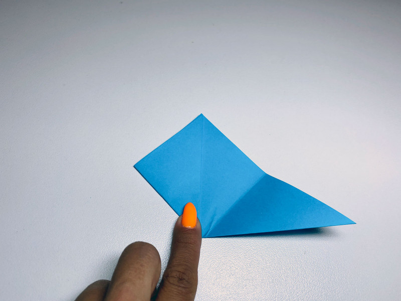 Закладка из бумаги для детей оригами - шаг 4