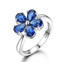 Кольцо с синим сапфиром в виде цветка