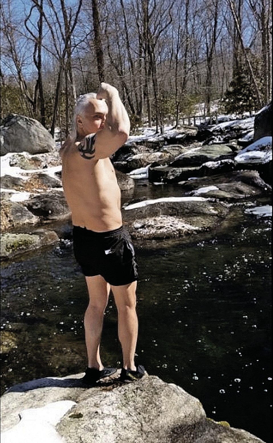 Настоящий сибиряк. Дмитрий Хворостовский не боялся и зимой в Енисей окунуться, и с парашютом прыгнуть. Фото: Instagram.com