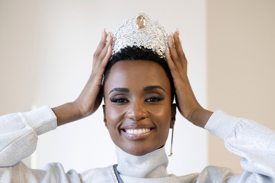 Зозибини Тунци стала третьей женщиной из Южной Африки, получившей титул «Мисс Вселенная» Фото: EAST NEWS