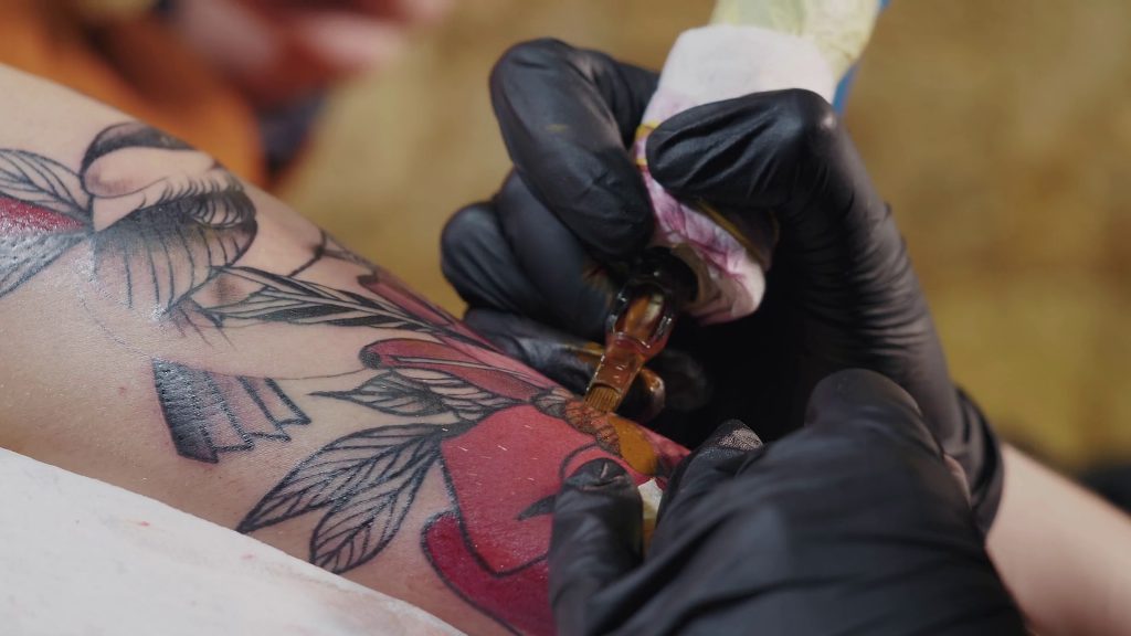 Насколько больно делать татуировку