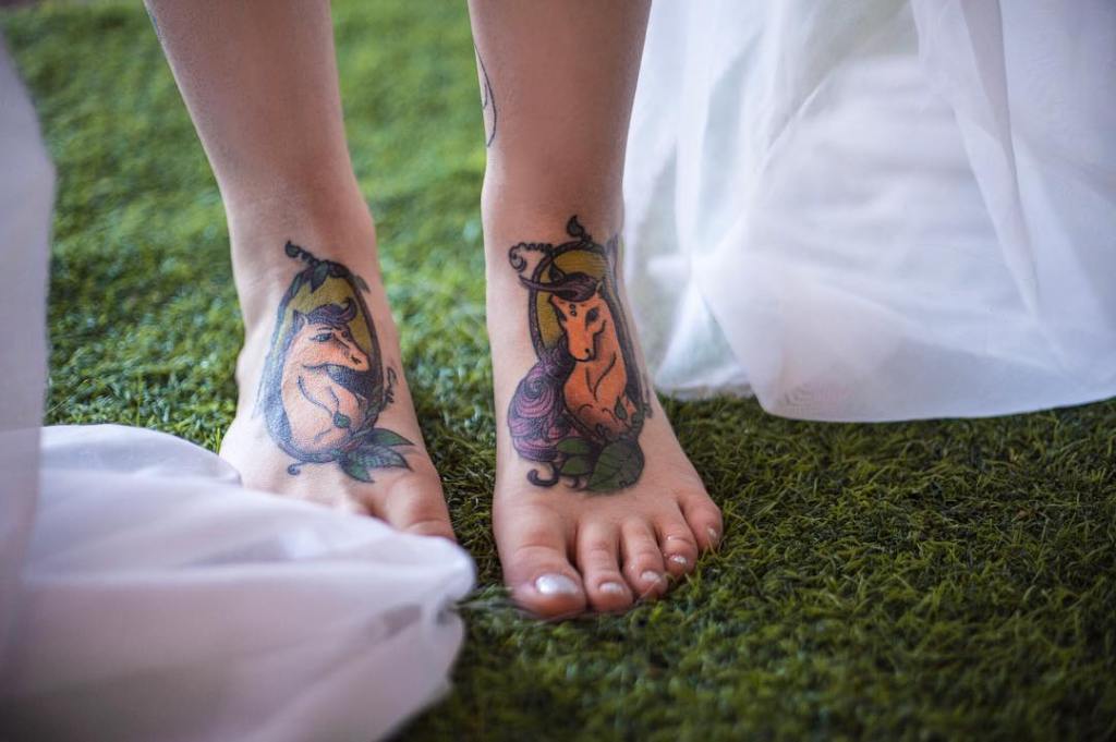 женские тату на ноге