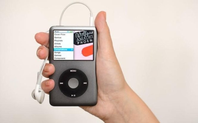 2. iPod (2001)

