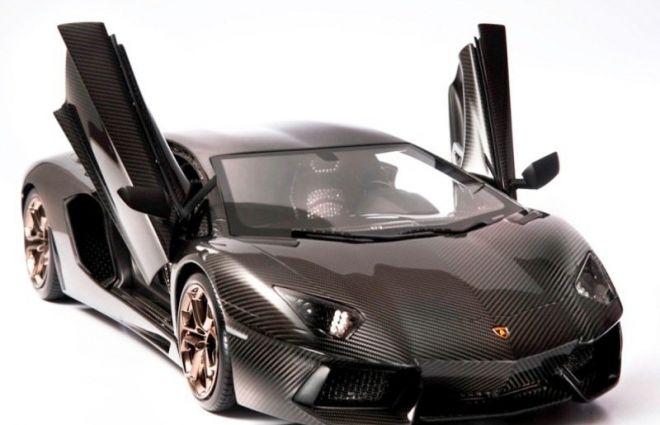 Автомобиль Lamborghini Aventador