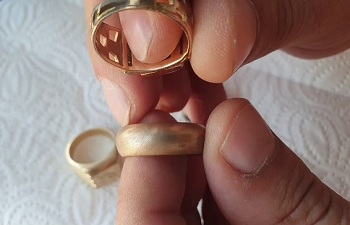 Золотое кольцо из поддельного золота