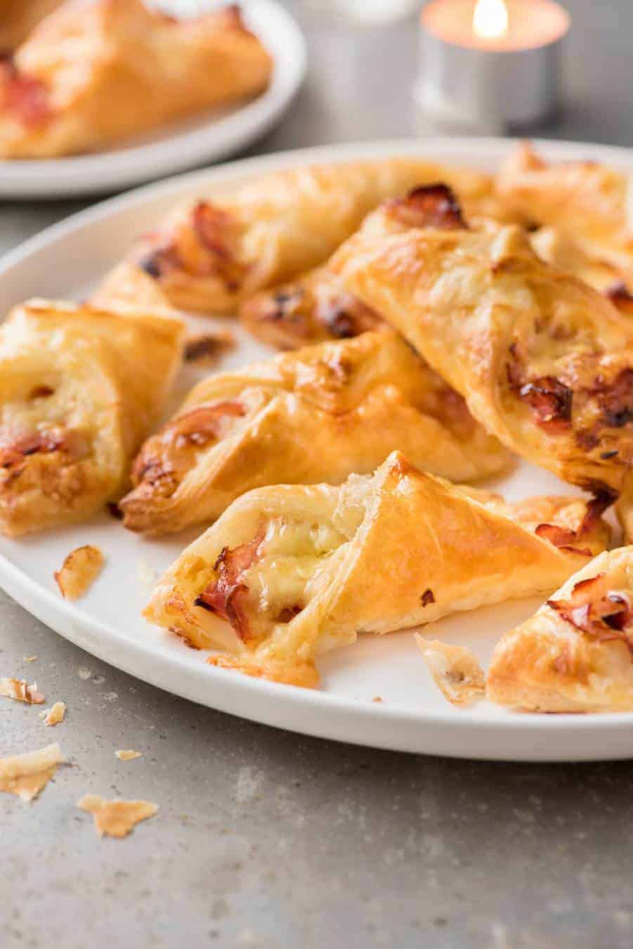 Ham Cheese Puff Pastry Parcels - great little party food that only require 5 ingredients: puff pastry, mustard, ham, cheese and egg!