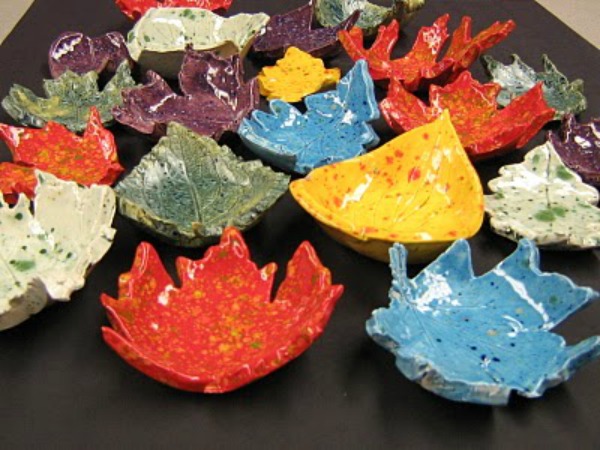 How to make Autumn Leaf Bowls. Use REAL Leaves to make these stunning and easy Autumn Leaf Bowls. They can be fired in a kiln or you can use air drying clay. Such a fabulous Autumn Craft for kids and grown ups a like come and take a look how easy they are to make! #leafbowls #leaf #leaves #leafcrafts #leafdiy #autumn #fall