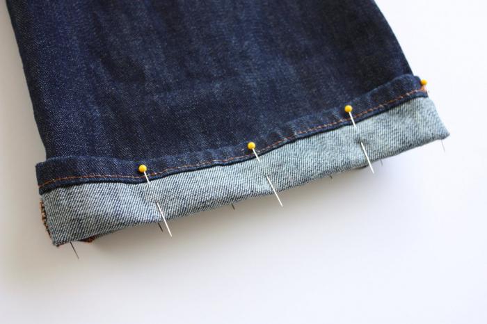 как правильно подшить джинсы