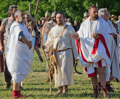 Men wearing the Roman toga